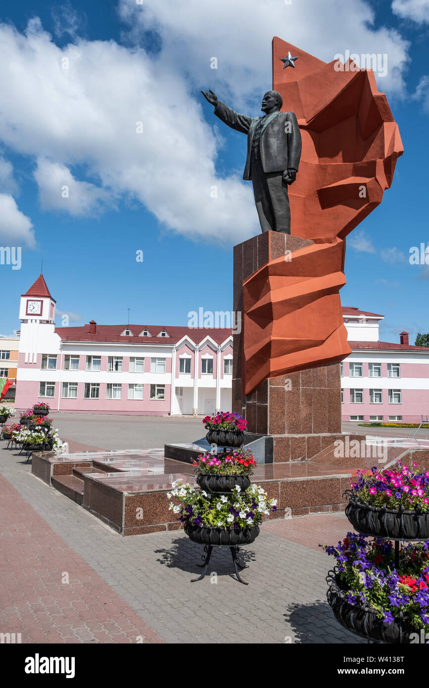Communist Lenin statue in small town Mazyr in Belarus Stock Photo - Alamy