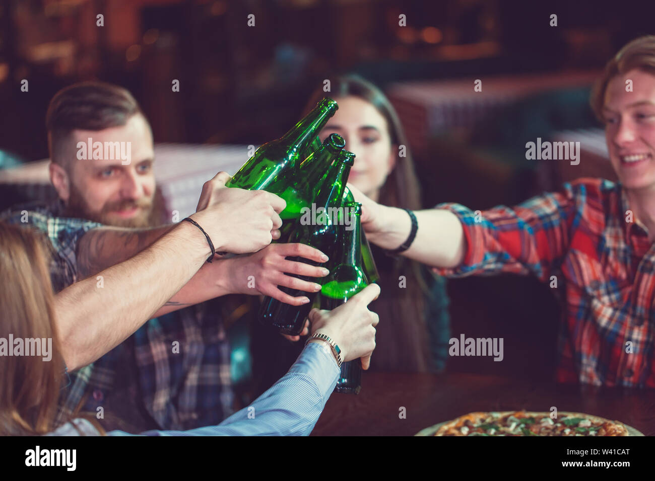 Group of friends sitting at bar hi-res stock photography and images - Alamy