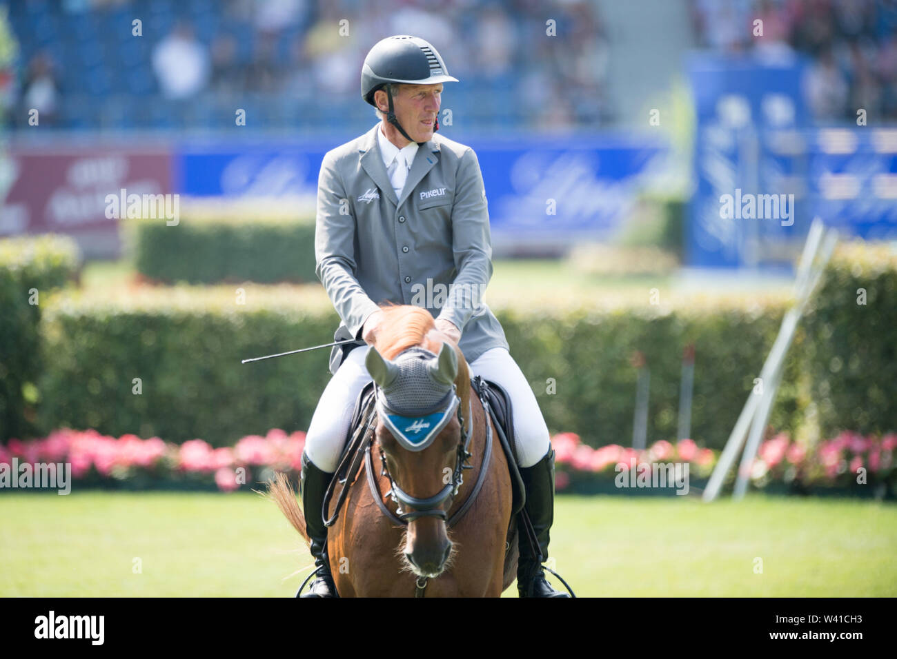 Aachen, Deutschland. 17th July, 2019. Ludger BEERBAUM, GER, on Casello, Turkish Airlines Prize of Europe, Springprüfung mit Stechen, S4, World Equestrian Festival, CHIO Aachen 2019 from 16.07 - 21.07.2019 in Aachen/Germany; | Usage worldwide Credit: dpa/Alamy Live News Stock Photo