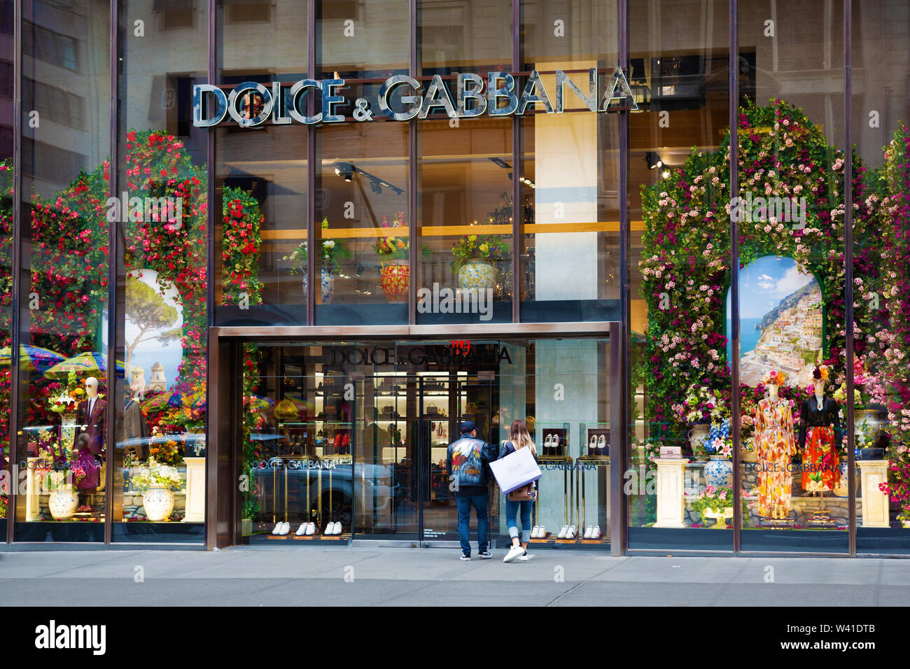 Dolce e Gabbana store in central Manhattan Stock Photo - Alamy