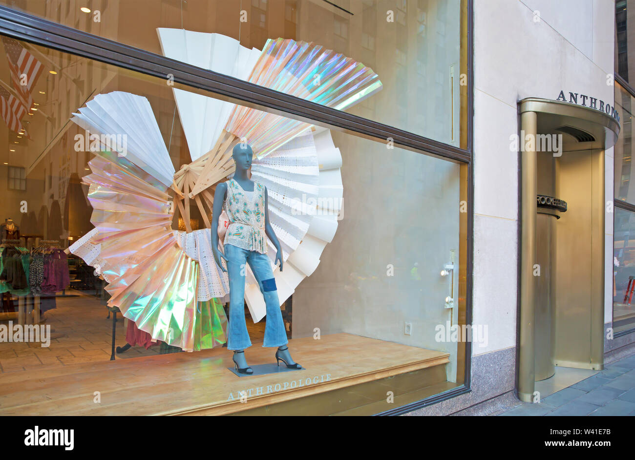 Urban luxury store hi-res stock photography and images - Alamy