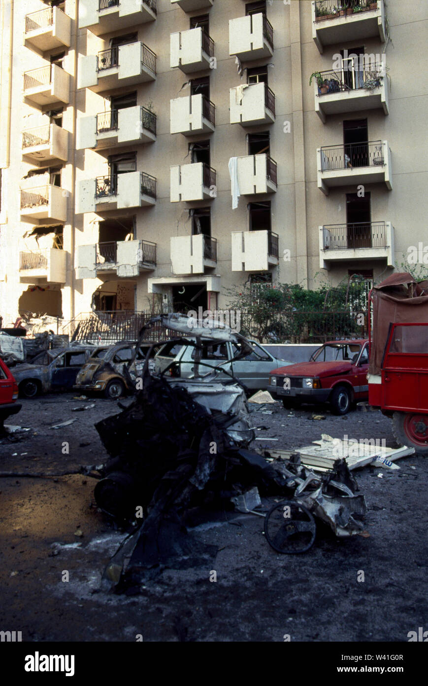 pics Paolo Borsellino Death https www alamy com lapresse archivio storico politica interni palermo 19 07 1992 strage di via damelio nella foto la distruzione provocata dallesplosione di unautobomba in via damelio attentato in cui persero la vita il giudice paolo borsellino e alcuni membri della sua scorta image260648663 html