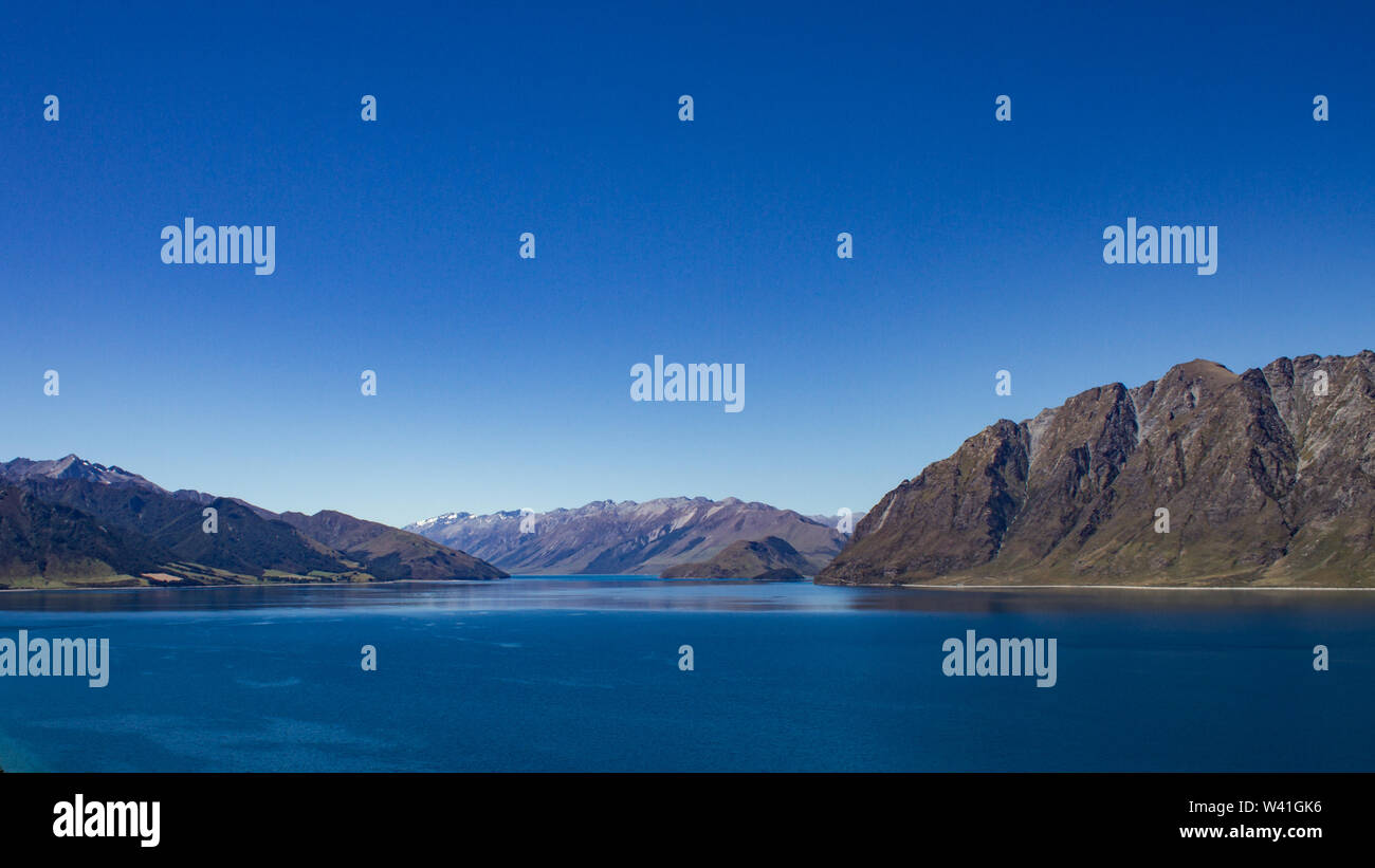 Lake Wanaka, South Island, New Zealand on a clear sunny day Stock Photo ...