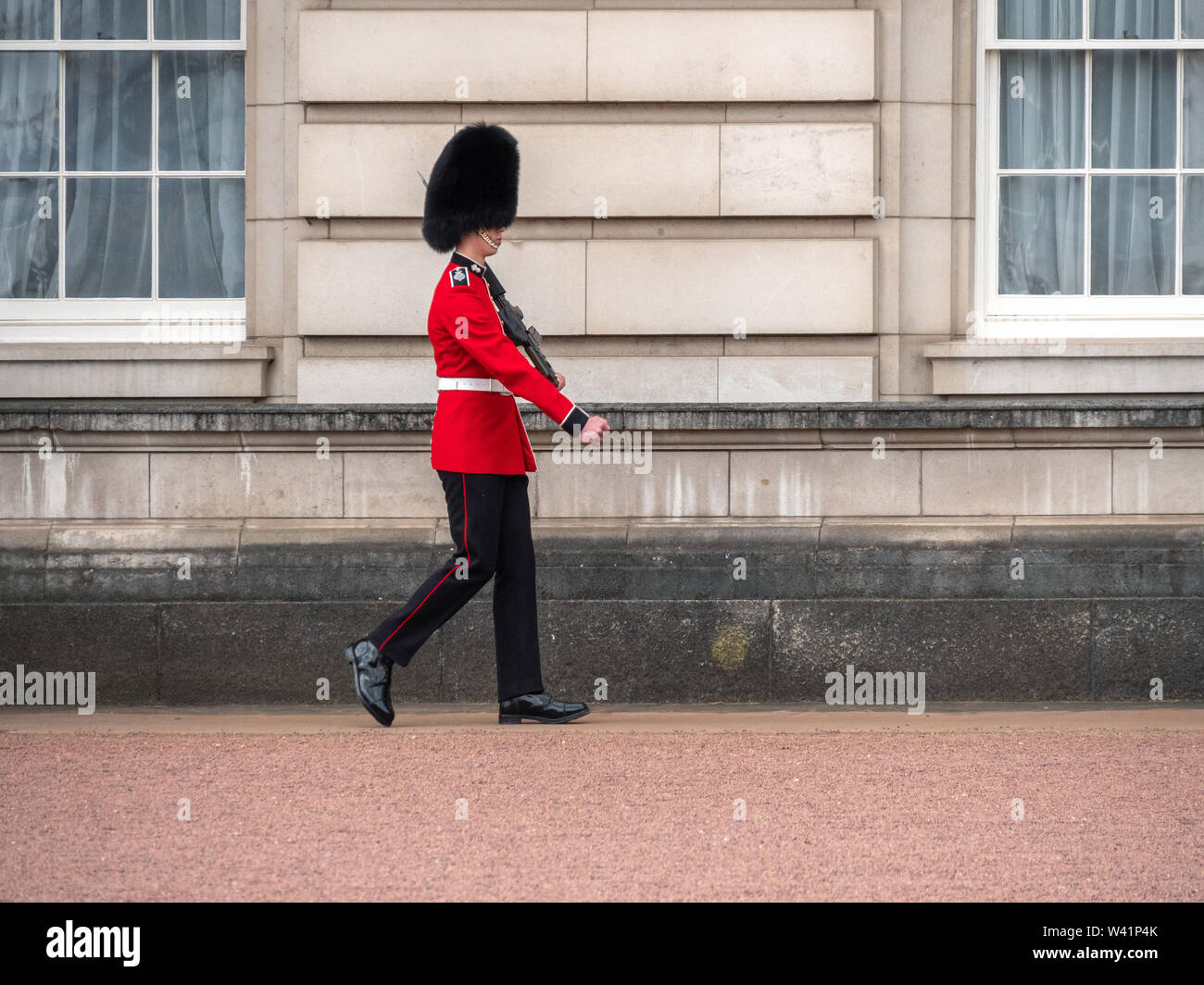 Buckingham Palace Guards Funny