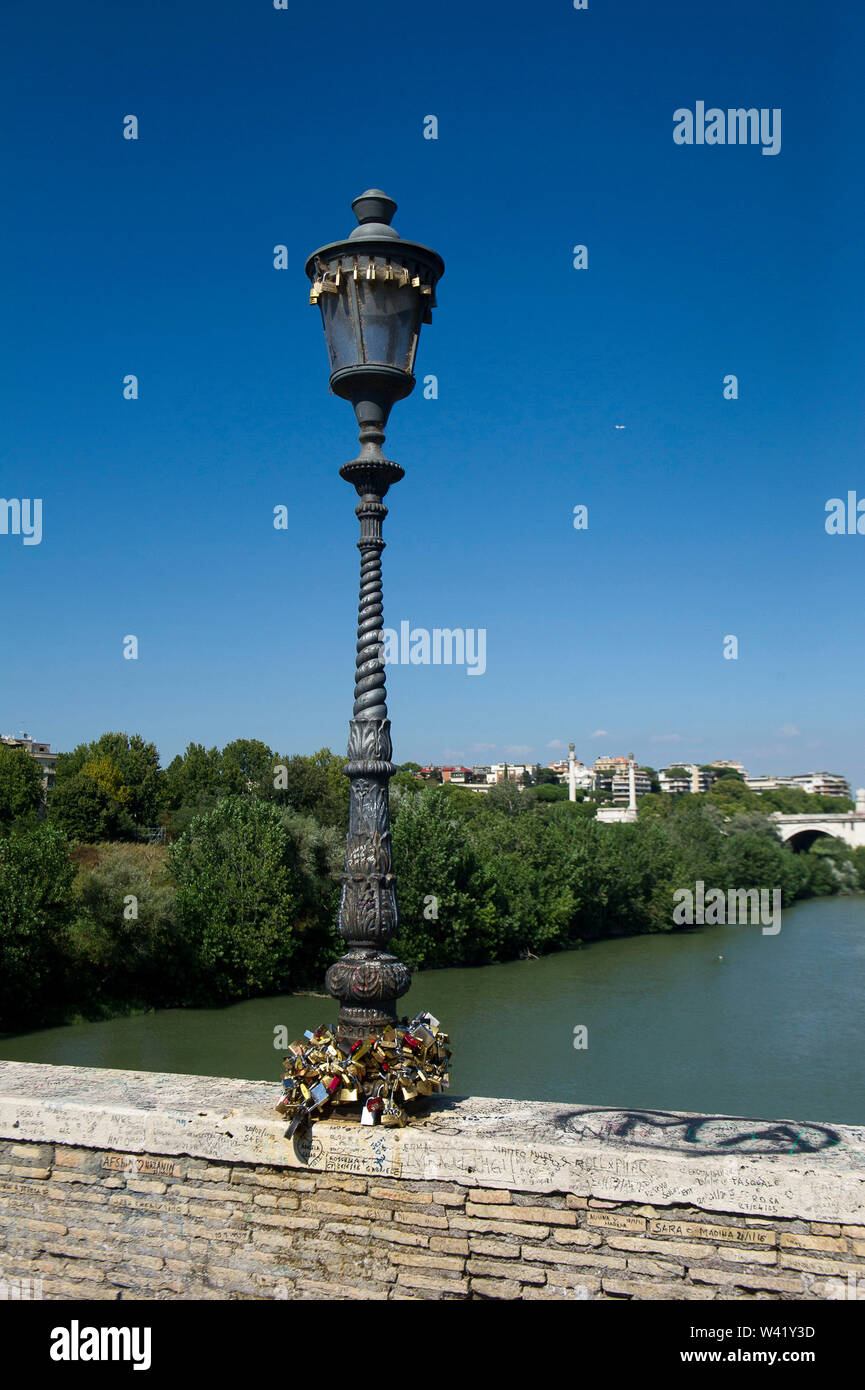 Europe, Italy, Lazio, Rome, Ponte Milvio, bridge of lovers, bridge with