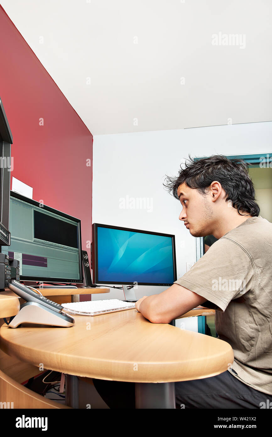 Teen surprised looking computer screen hi-res stock photography and ...