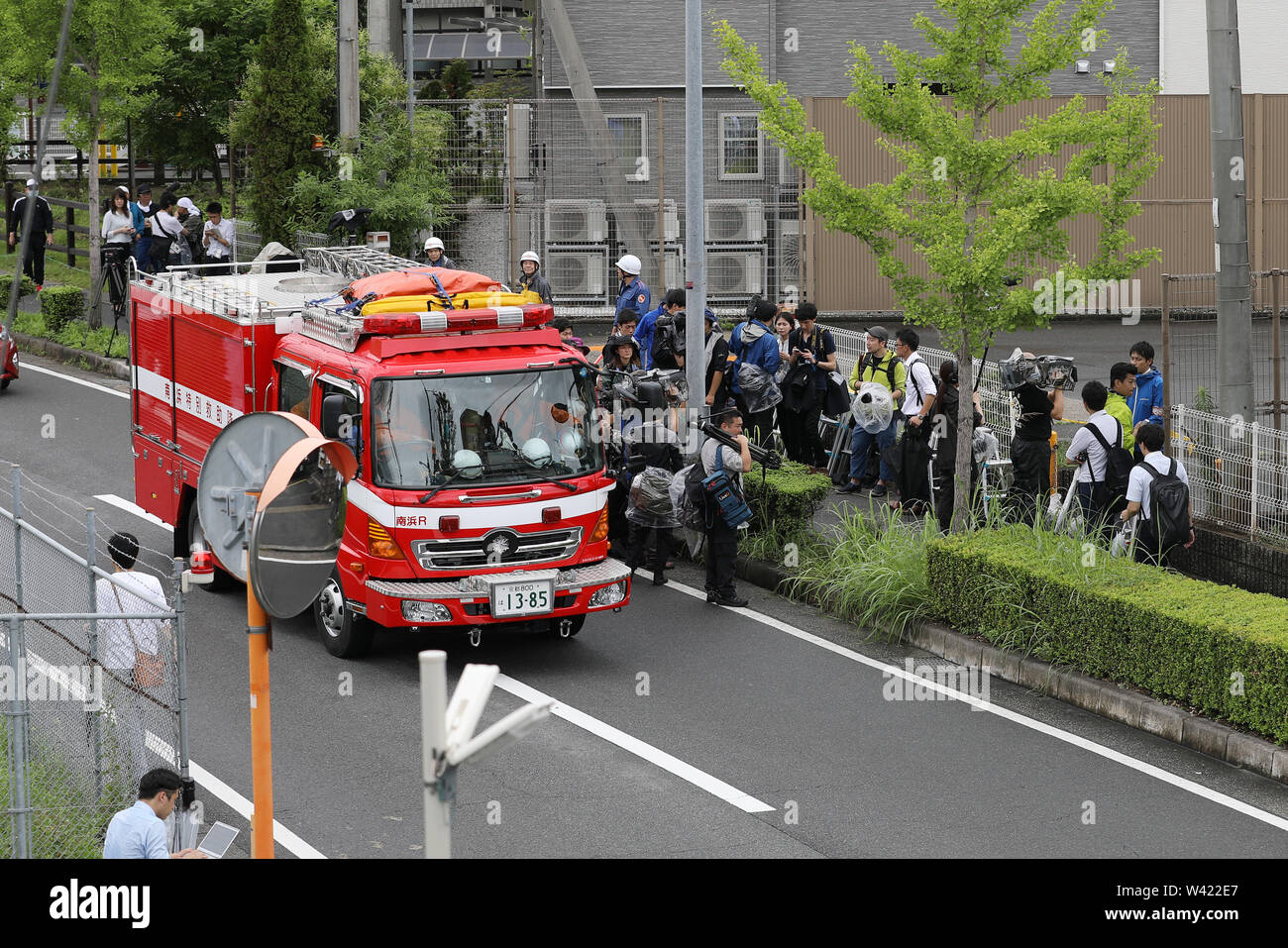 190719) -- KYOTO, July 19, 2019 (Xinhua) -- A fire engine passes by waiting  journalists near a Kyoto Animation studio building after an arson attack in  Kyoto, Japan, July 19, 2019. The