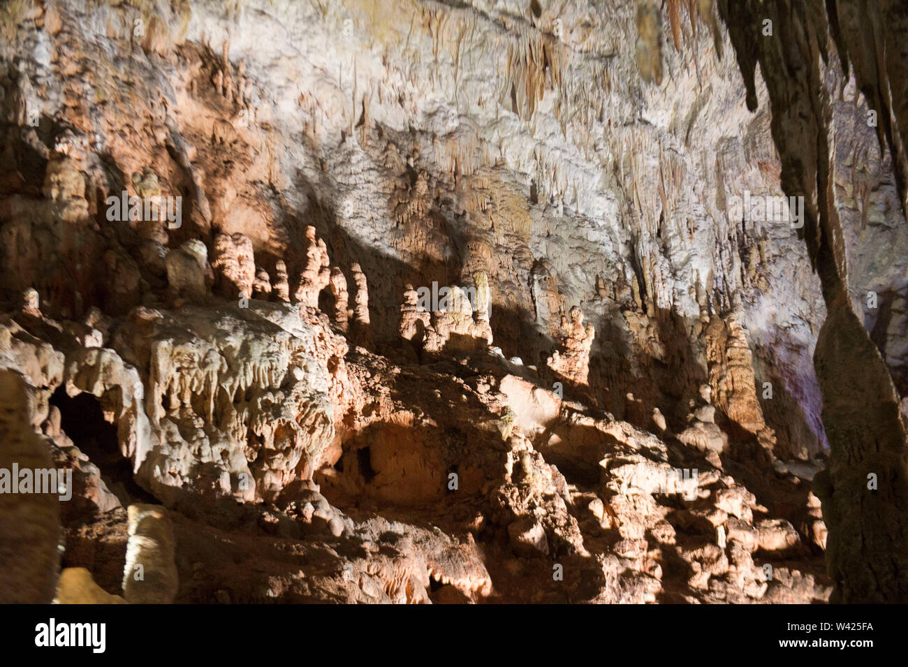 Europe, Italy, Campania, Caves of Pertosa - Auletta. Under the Alburni mountain runs the Negro river in the caves allowing navigation Stock Photo