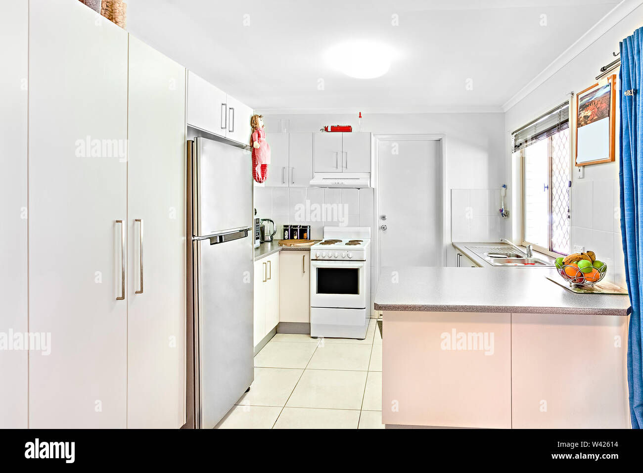 Luxury Kitchen Design Including Facilities Latest Tools Near Oven