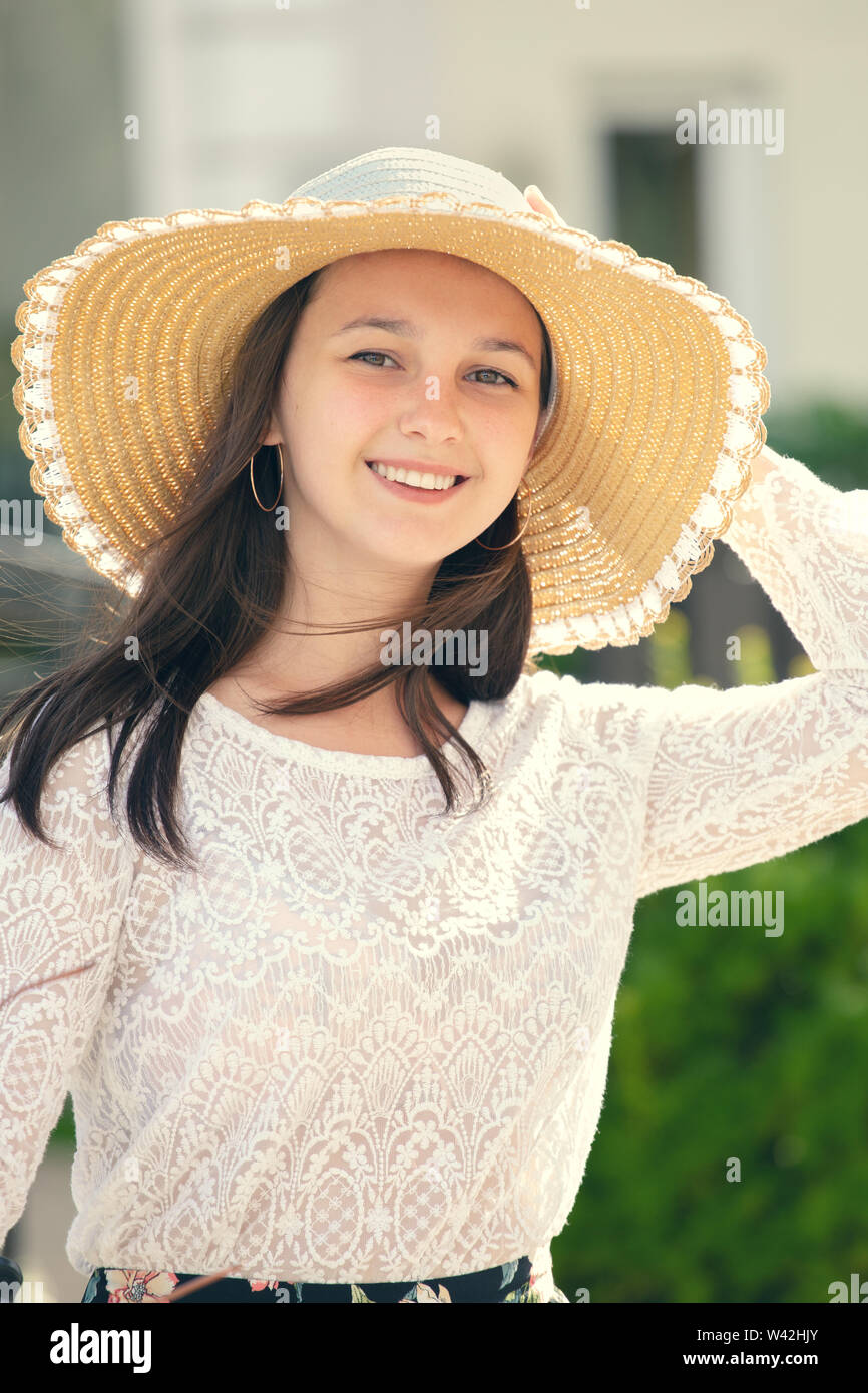 Pretty girl in hat hi-res stock photography and images - Page 11 - Alamy