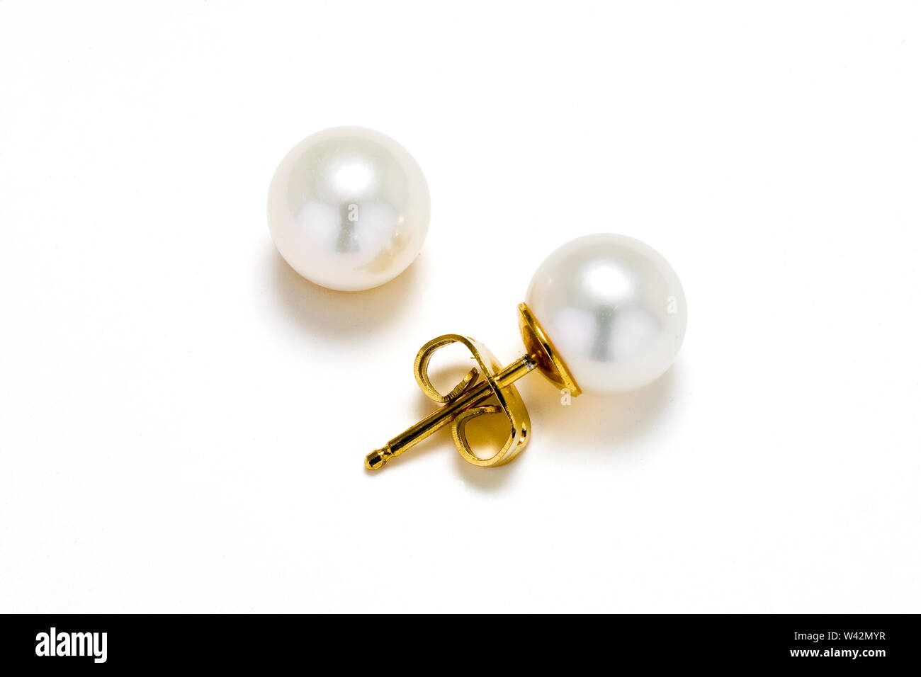Pearl Earrings High Resolution Stock Photography and Images Alamy