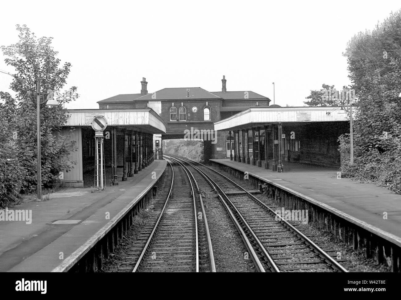 Woodside Railway Station, Croydon 1 Stock Photo Alamy