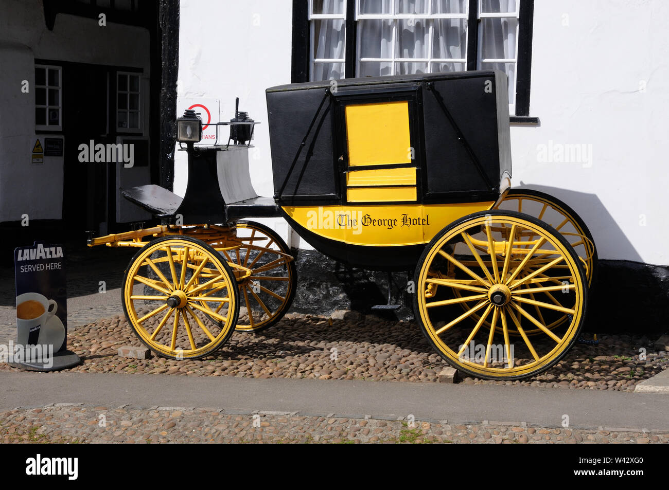 Carriage, The George  Hotel, Dorchester on Thames, Oxfordshire Stock Photo