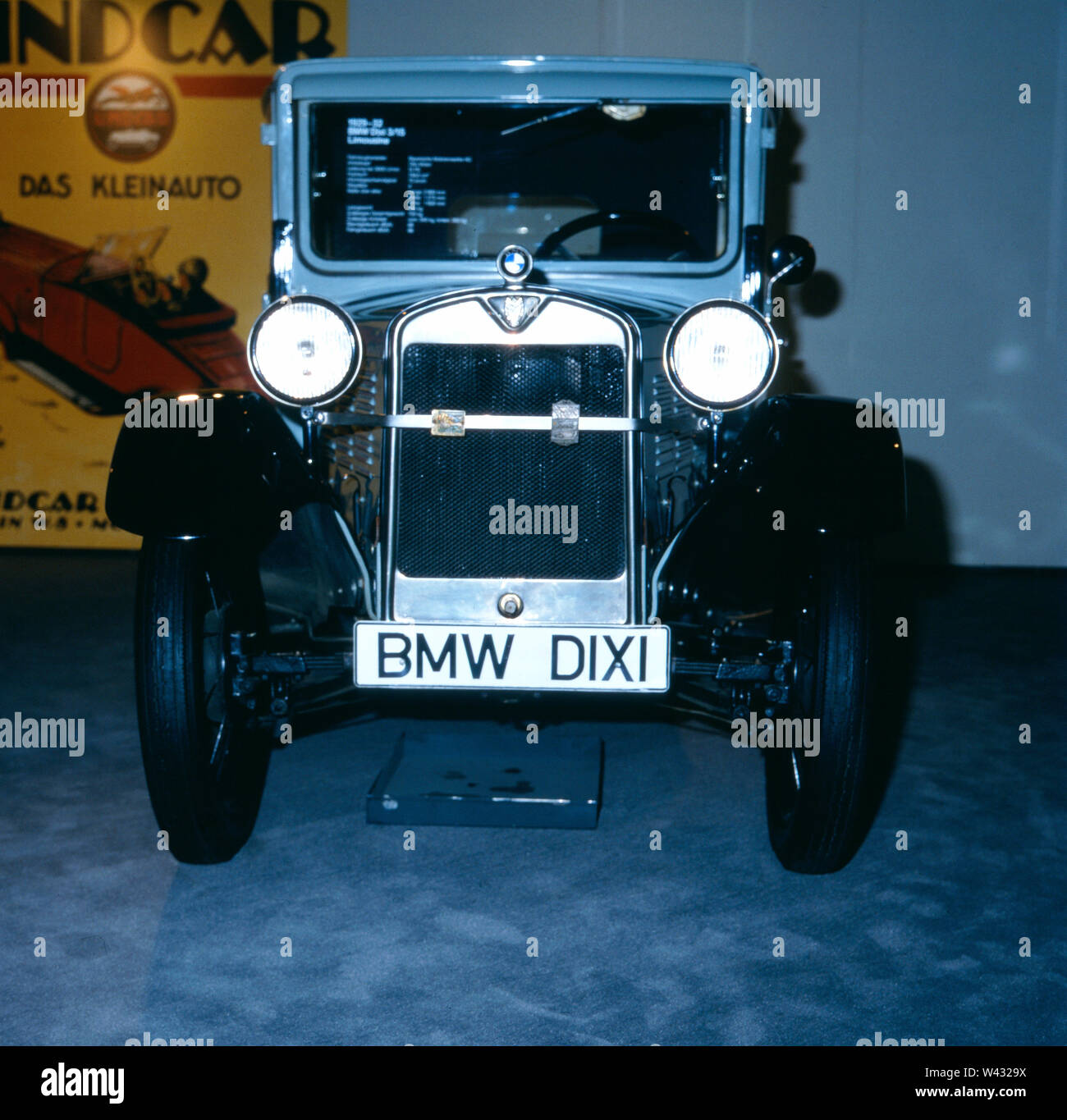 Ein klassischer BMW Dixi aus dem Jahr 1929 während einer Autoshow in München Ende der 1980er Jahre. A classic BMW Dixi from 1929 during a car show in Munich in the late 1980s. Stock Photo