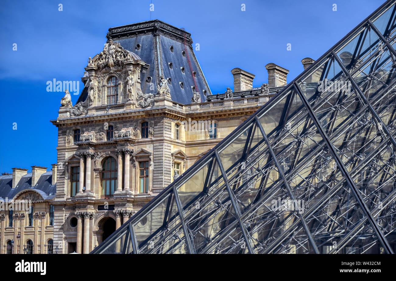 Worlds largest art museum hi-res stock photography and images - Alamy