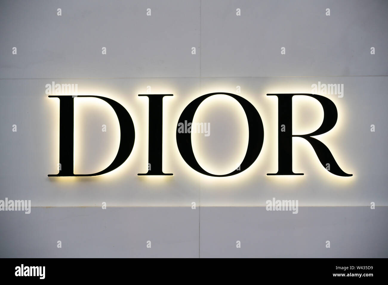 Christian dior logo hi-res stock photography and images - Alamy