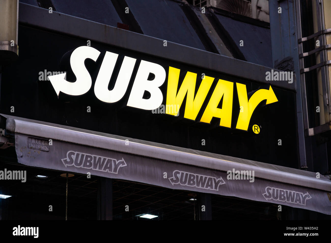 Subway restaurant logo hi-res stock photography and images - Alamy