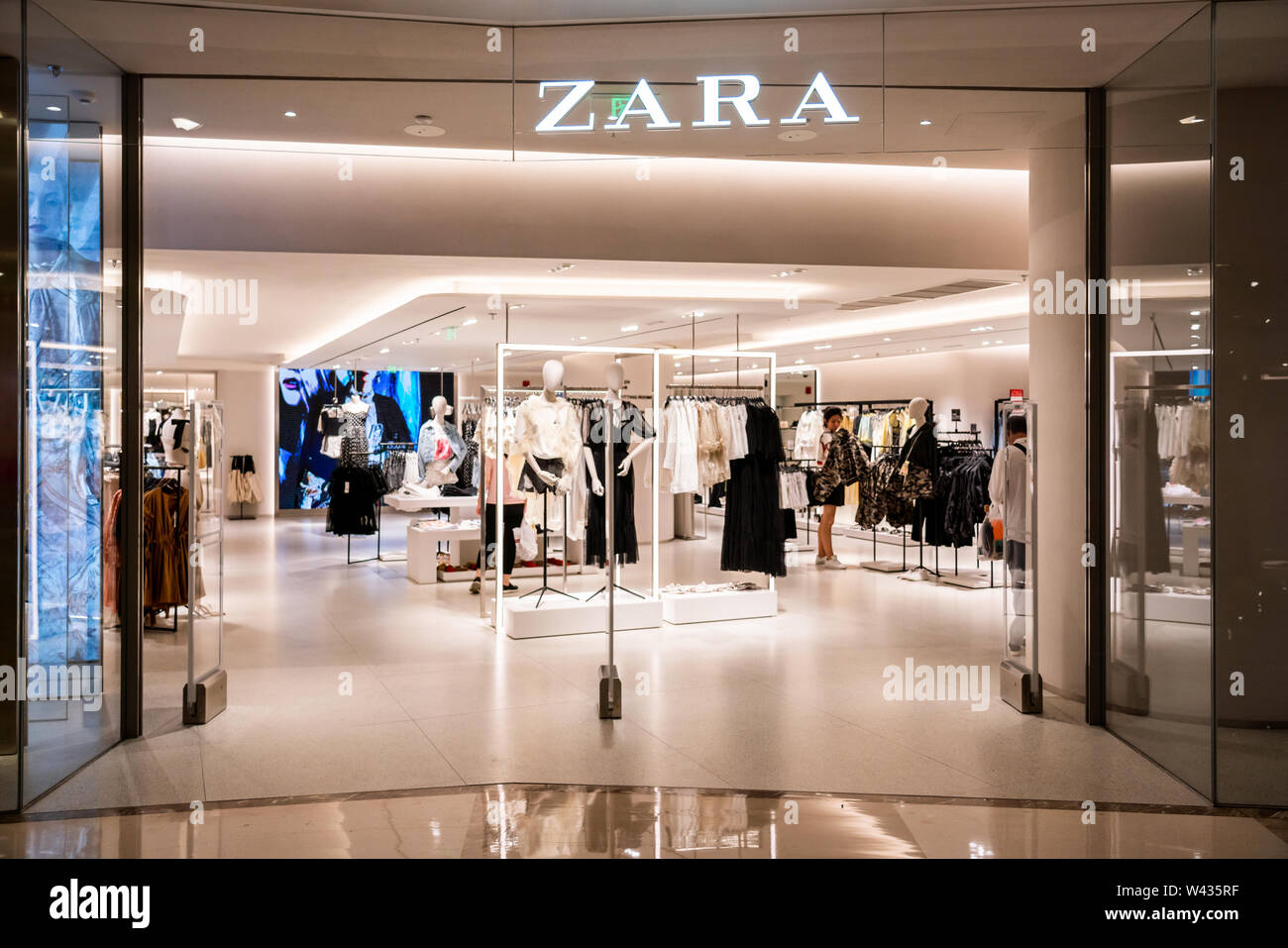 Spanish fast fashion retailer Zara store and logo seen in Shanghai Stock  Photo - Alamy