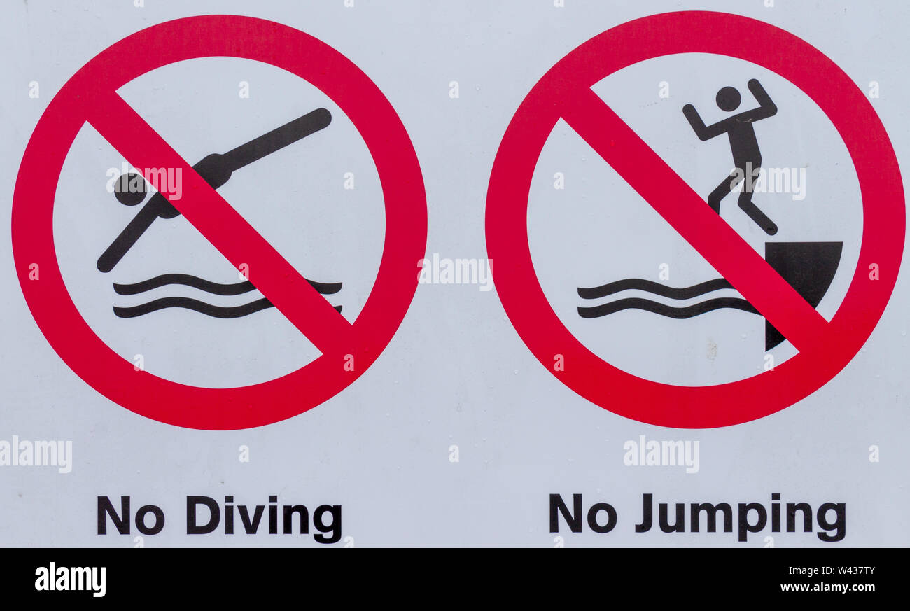 No diving no jumping in the water warning sign Stock Photo - Alamy