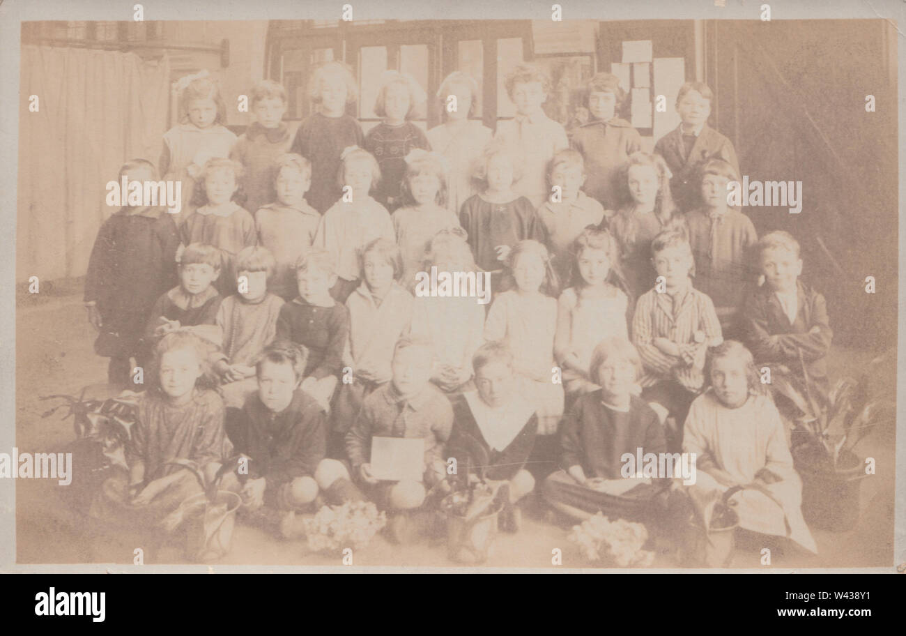 Vintage school children hi-res stock photography and images - Alamy