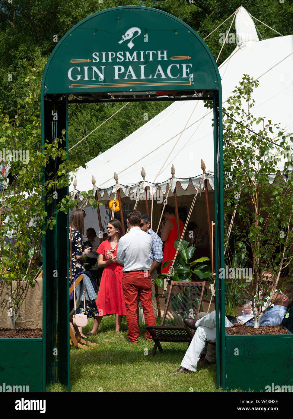 People enjoying a Sipsmith Gin at the Gin Palace marquee alongside the River Thames  at the Henley Royal Regatta,  (2019 Henley-on-Thames, England, UK Stock Photo