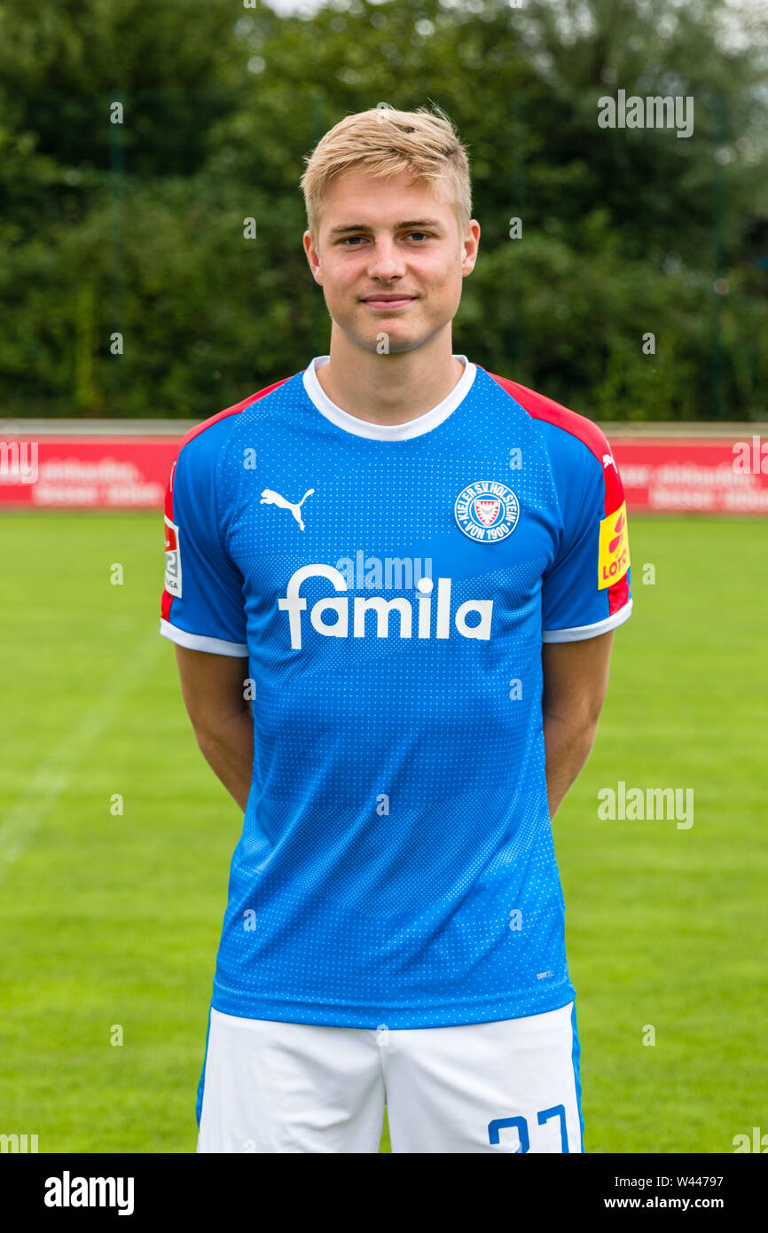 Kiel, Germany. 19th July, 2019. Soccer 2nd Bundesliga: Holstein Kiel photo  opportunity for the 2019/20 season. Finn Porath, player of Holstein Kiel.  Credit: Markus Scholz/dpa/Alamy Live News Stock Photo - Alamy