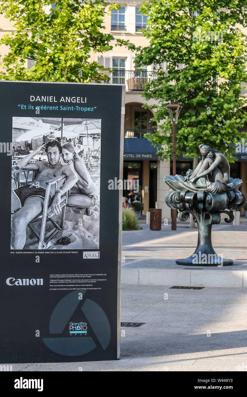 Grand Prix Photo - Street Exhibiton before Gendarmerie - CANON - Daniel Angeli Le Roi Paparazzi - June 07, 2019 - Saint Tropez. France Stock Photo