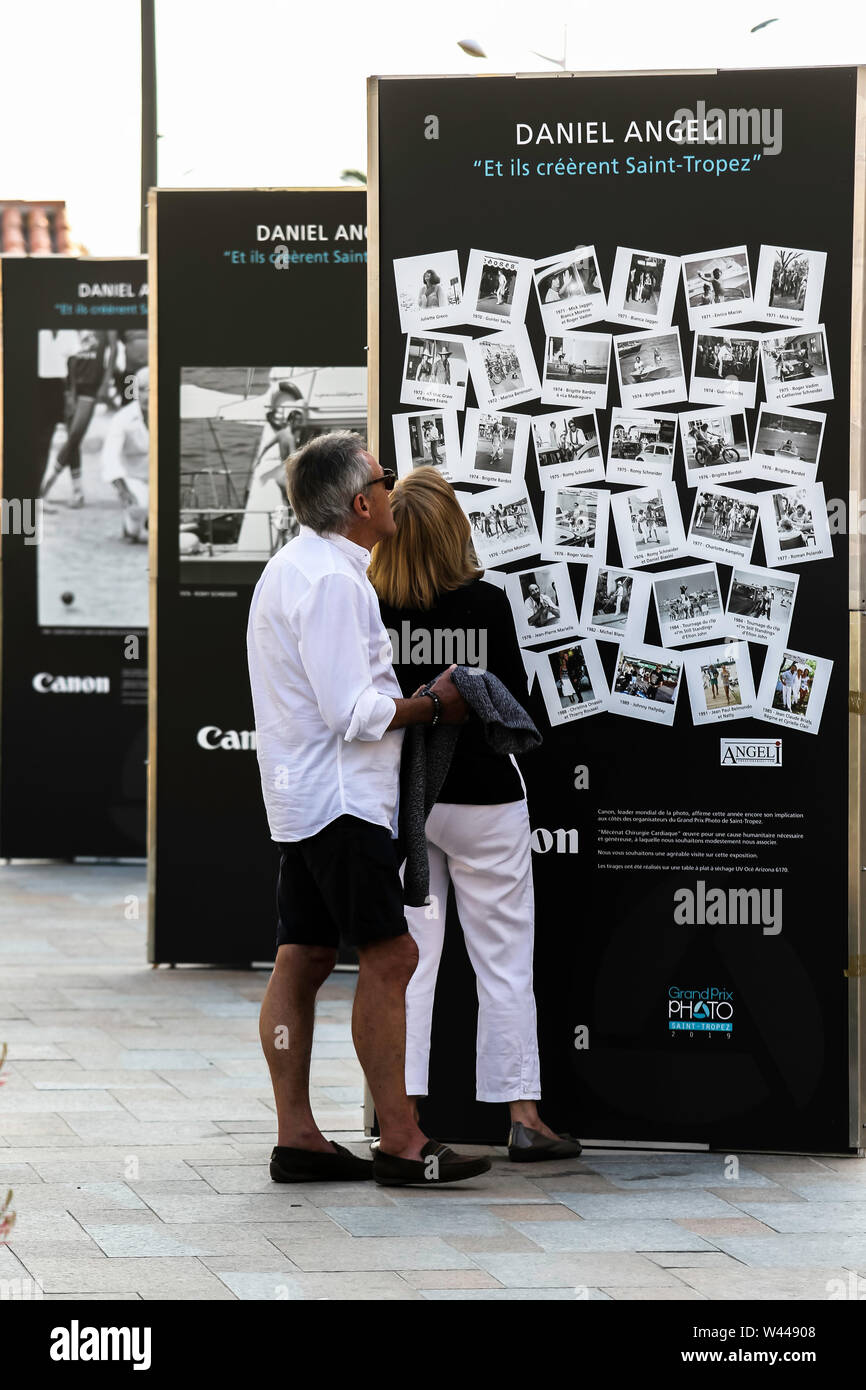 Grand Prix Photo - Street Exhibiton before Gendarmerie - CANON - Daniel Angeli Le Roi Paparazzi - June 07, 2019 - Saint Tropez. France Stock Photo