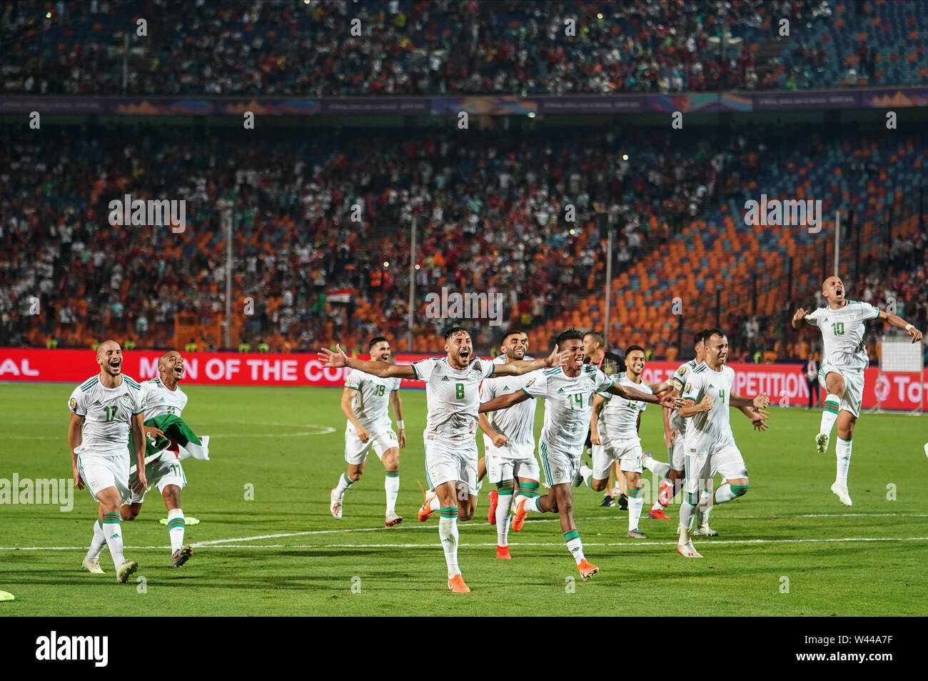 Cairo, Algeria, Egypt. 19th July, 2019. FRANCE OUT July 19, 2019: Algerian Team celebrating the victory after the Final of 2019 African Cup of Nations match between Algeria and Senegal at the Cairo International Stadium in Cairo, Egypt. Ulrik Pedersen/CSM/Alamy Live News Stock Photo