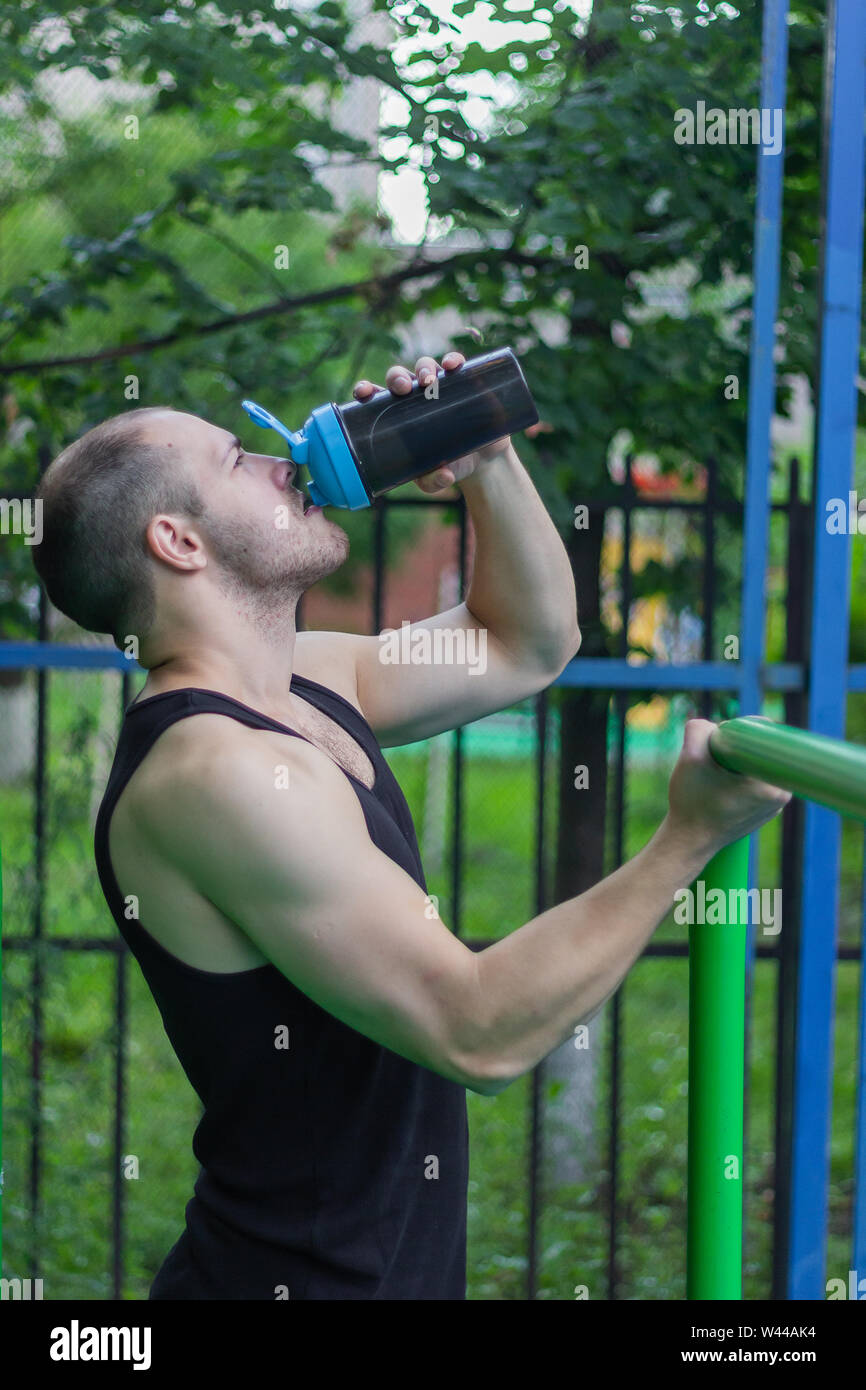 athlete drink energy sports cocktail exercises nutrition supplements ...