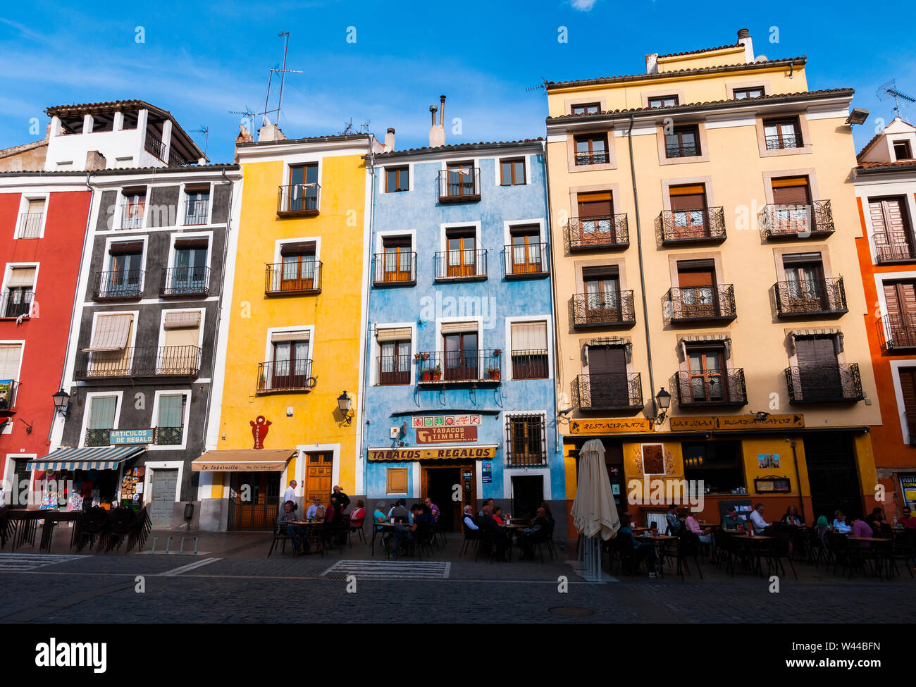 Casas de colores en la Plaza Mayor. Ciudad de Cuenca. Castilla la Mancha.  España Stock Photo - Alamy