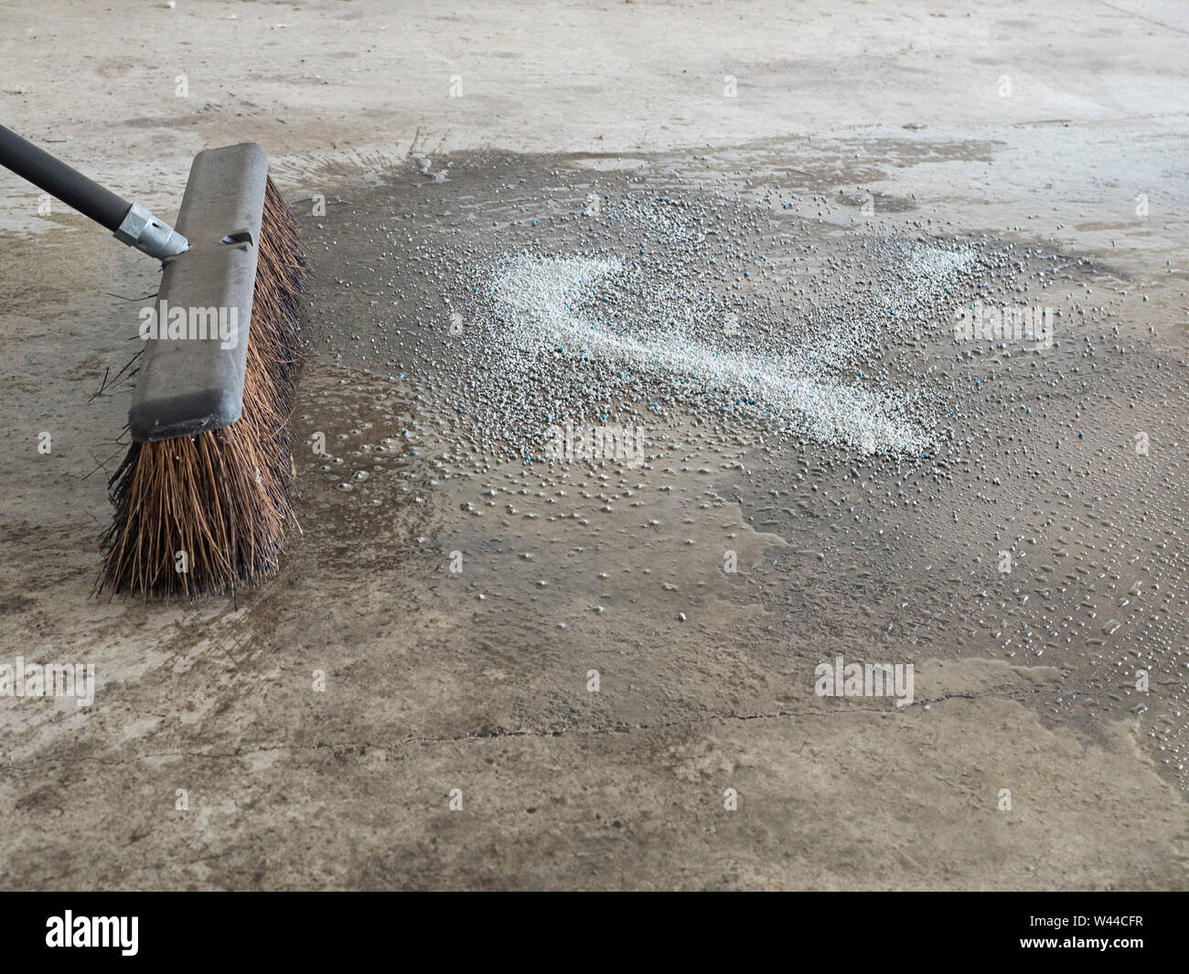 Oil leak hires stock photography and images Alamy