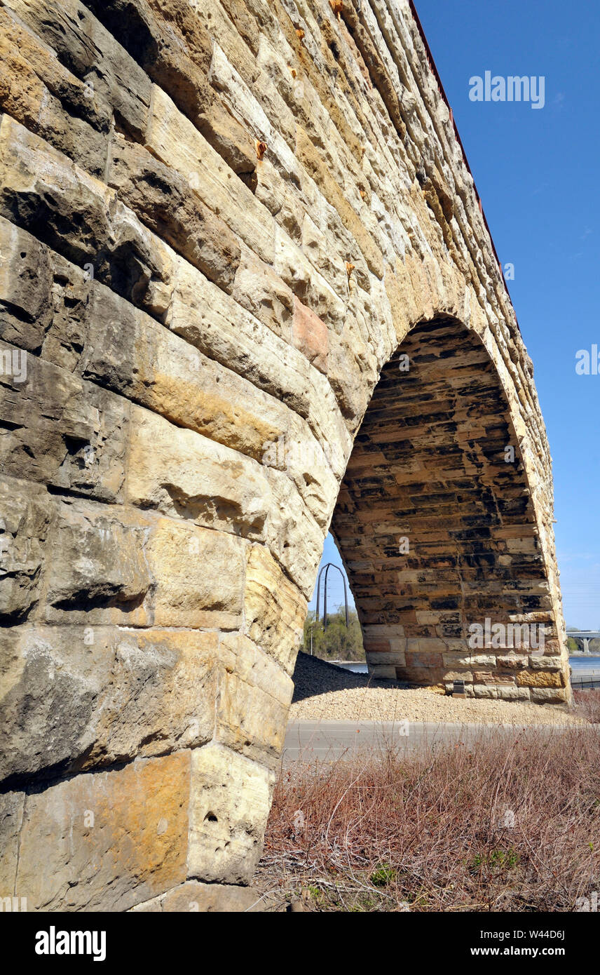 James j hill stone arch bridge hi-res stock photography and images - Alamy