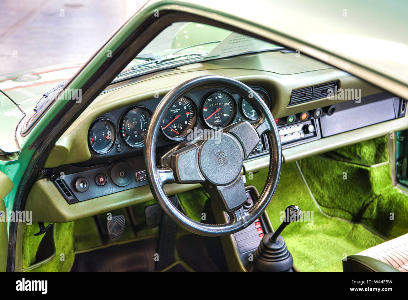 Porsche 964 interior hi-res stock photography and images - Alamy