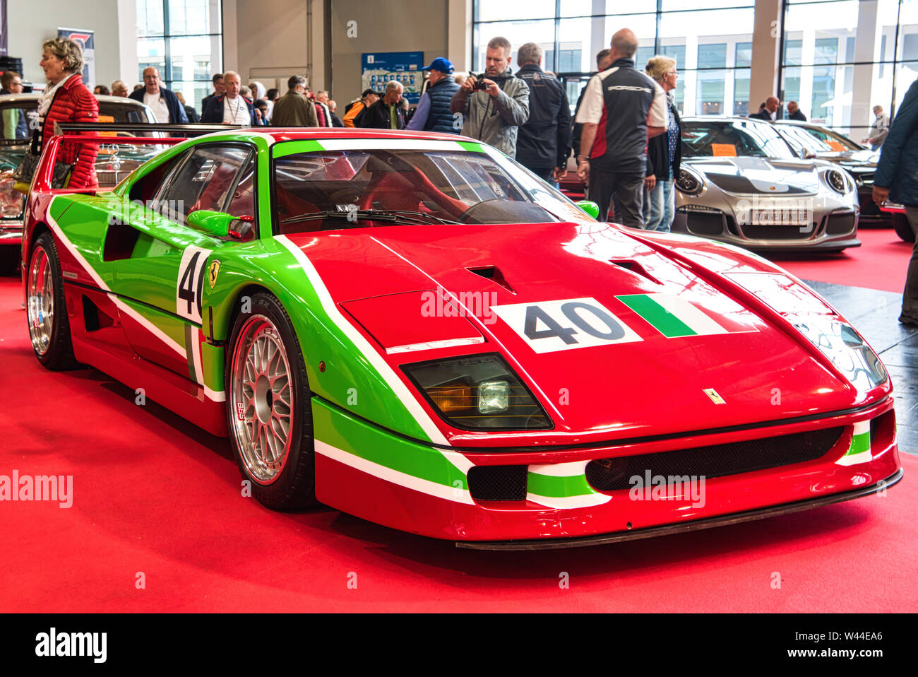 FRIEDRICHSHAFEN - MAY 2019: red green FERRARI F40 1989 at Motorworld  Classics Bodensee on May 11, 2019 in Friedrichshafen, Germany Stock Photo -  Alamy, image size:1300x958