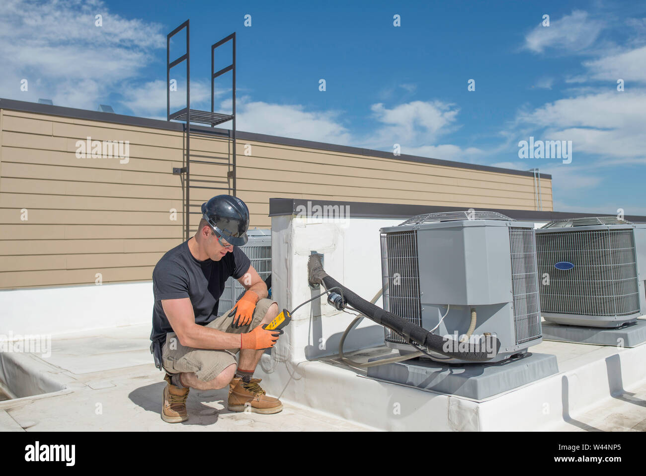 Performing a leak test on an outside condensing unit refrigerant line
