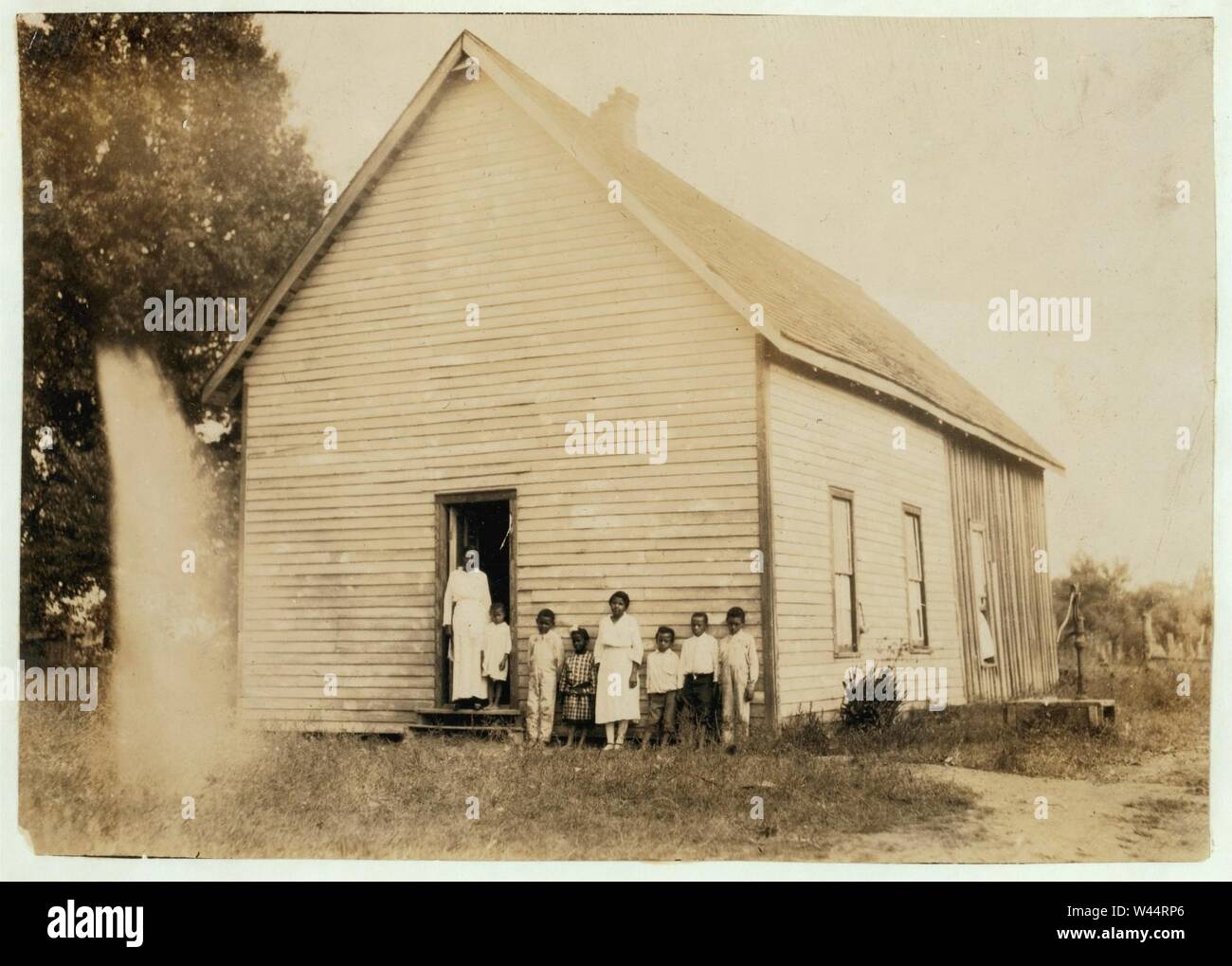 Colored School at Anthoston. Census 27, enrollment 12, attendance 7. Teacher expects 19 to be enrolled after work is over. 'Tobacco keeps them out and they are short of hands.' Ages of those Stock Photo