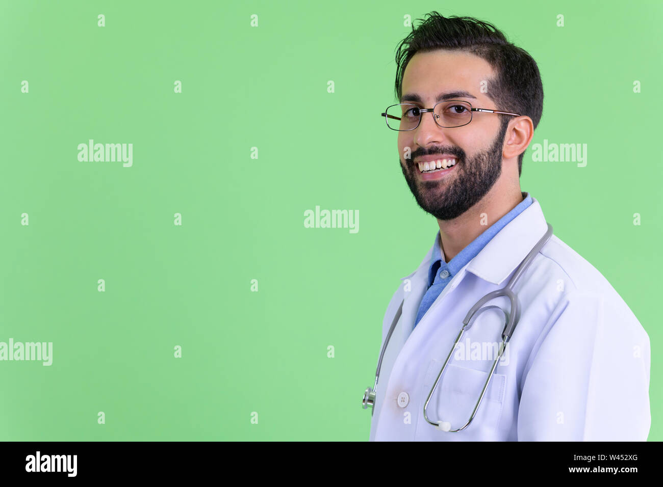 Male doctor looking green screen hi-res stock photography and images ...