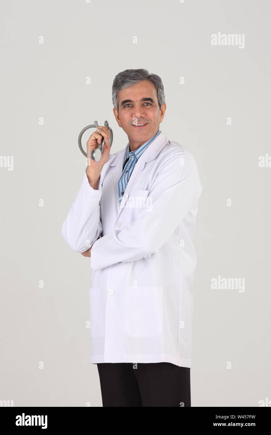 Portrait of a male doctor smiling Stock Photo - Alamy