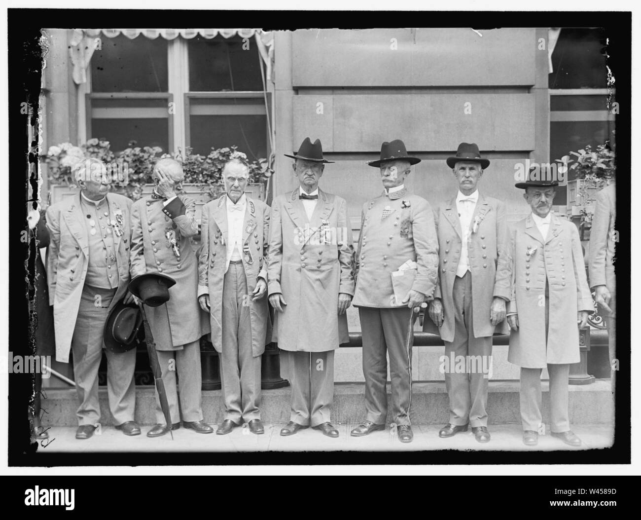 CONFEDERATE REUNION. THE COMMANDER IN CHIEF, GENERAL HARRISON AND STAFF; GENERALS MICKEY AND DINKINS ON EITHER SIDE Stock Photo