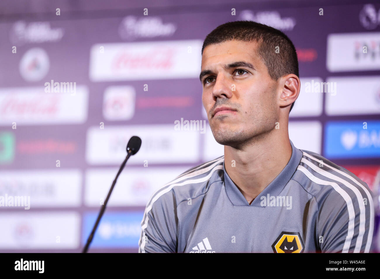 English premier league trophy hires stock photography and images Alamy