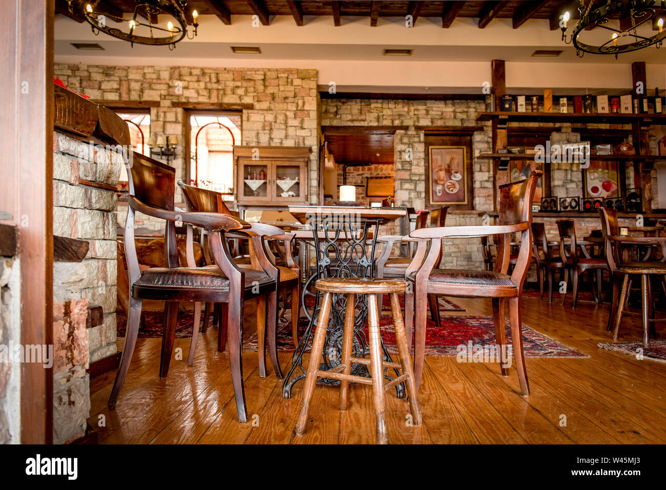 Vintage interior bar hi-res stock photography and images - Alamy