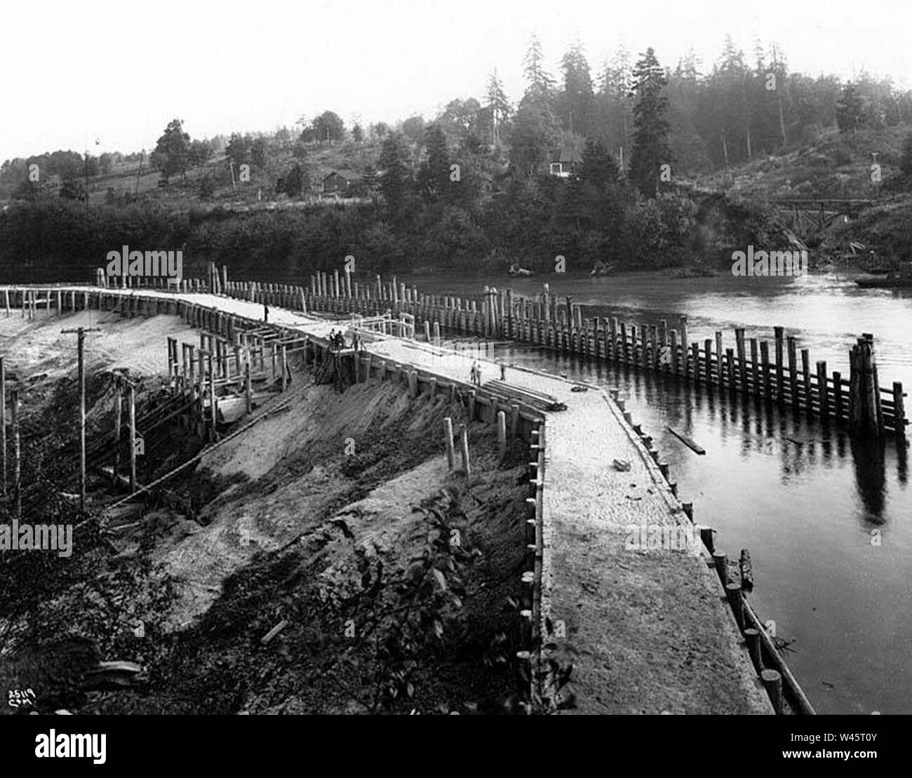Construction of the Lake Washington Ship Canal, Seattle (CURTIS 1060, stock photo—Alamy)