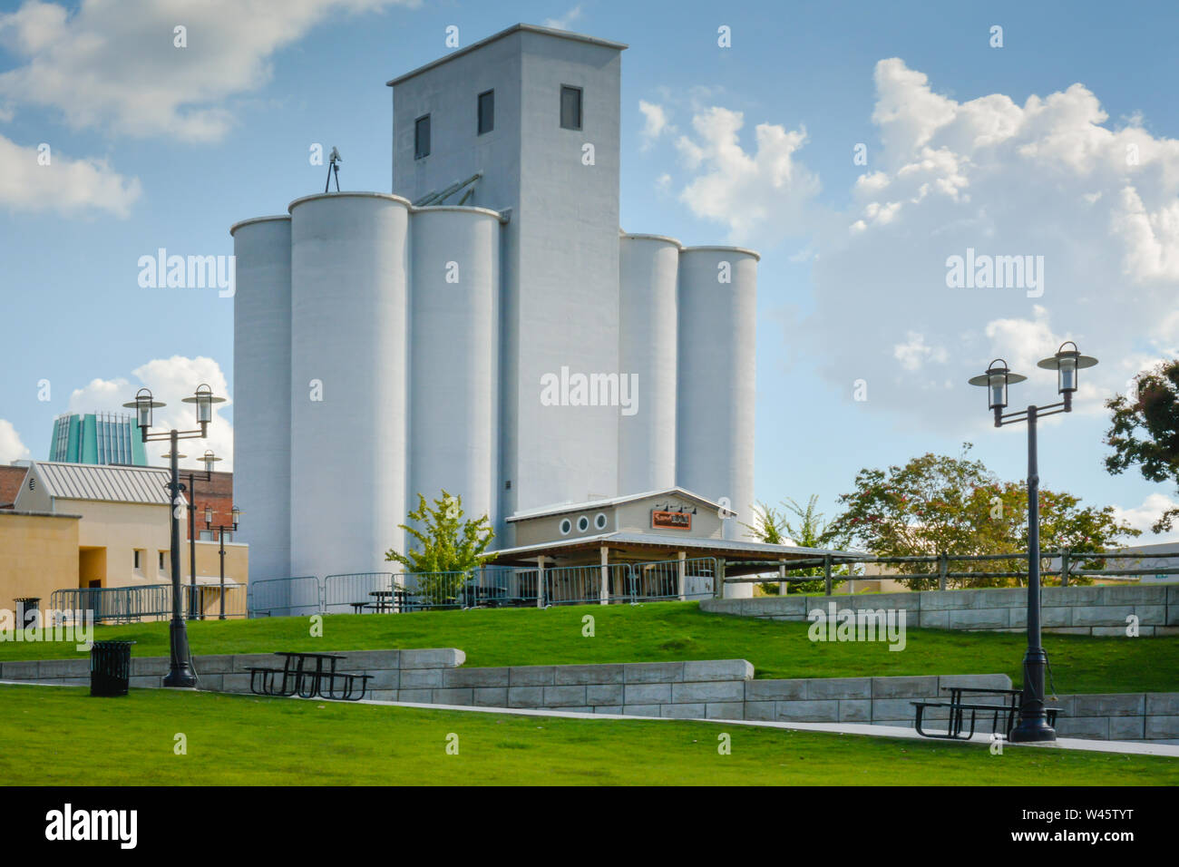 Agriculture buildings and Vintage grain silos in front of the "SanBar