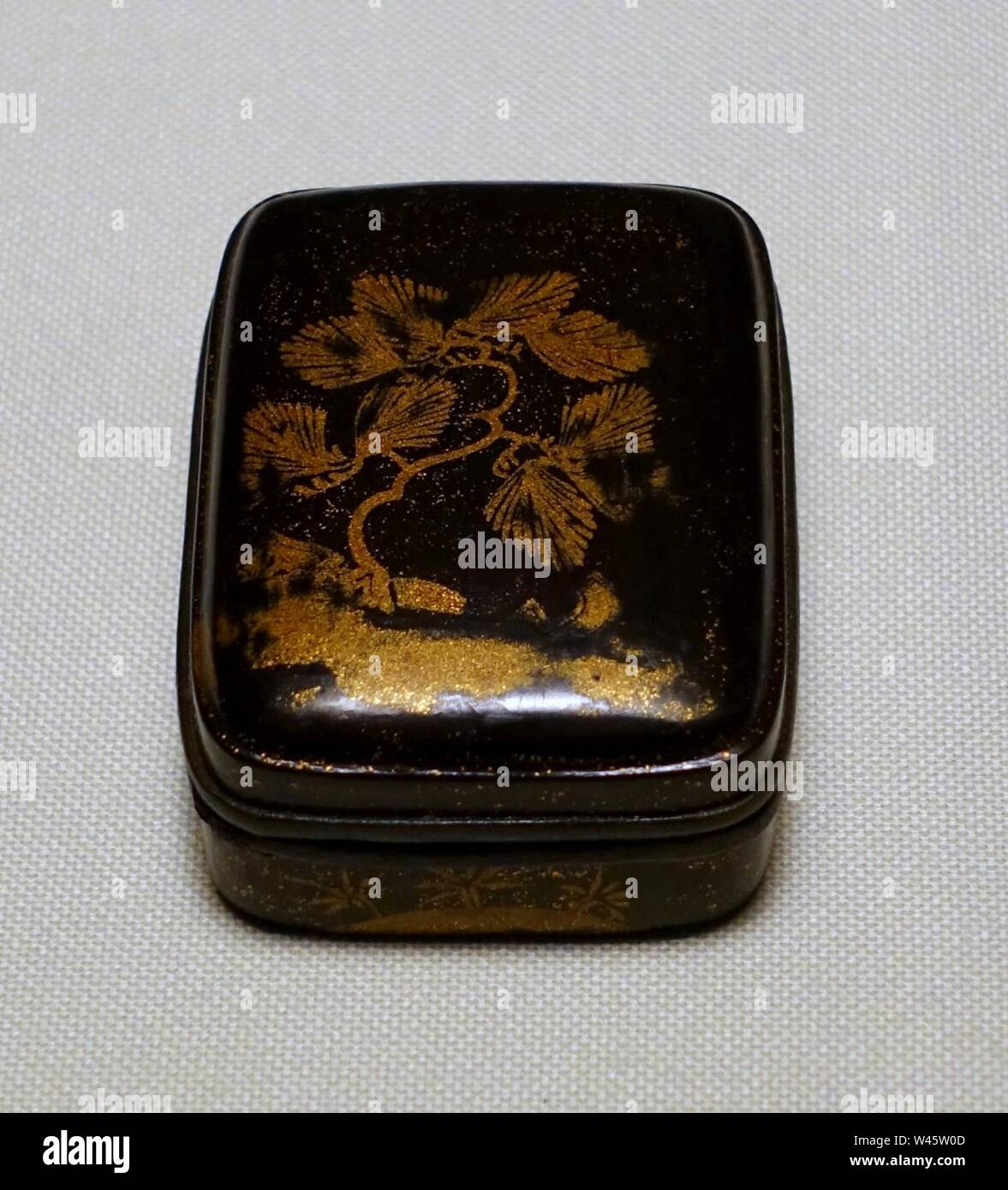 Container for tooth dye with pine tree design, Muromachi period, 1400s AD, maki-e lacquer - Stock Photo