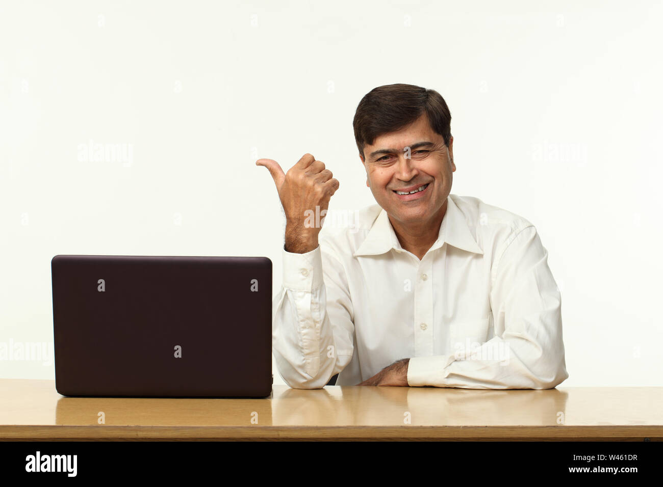 Thumbs up old man using hi-res stock photography and images - Alamy
