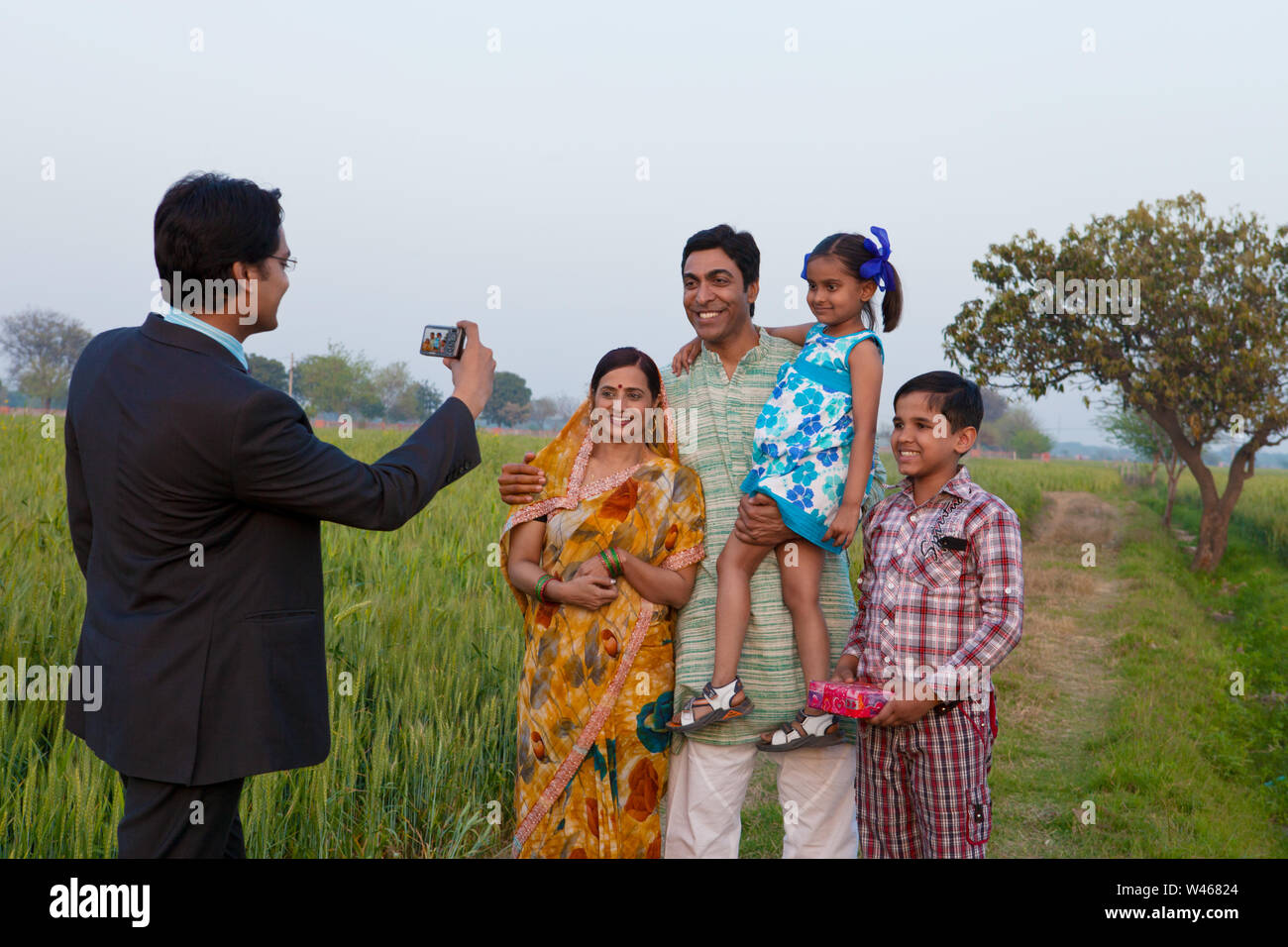 Indian rural worker family hi-res stock photography and images - Alamy