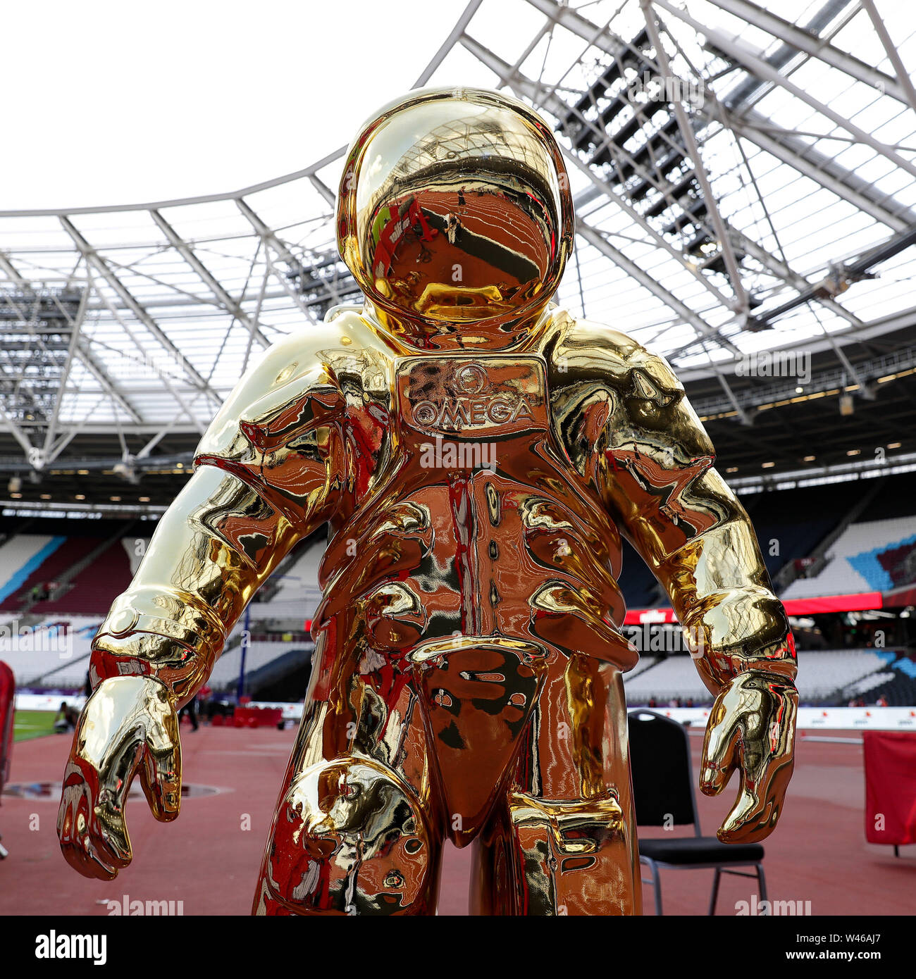 Omega golden shop astronaut