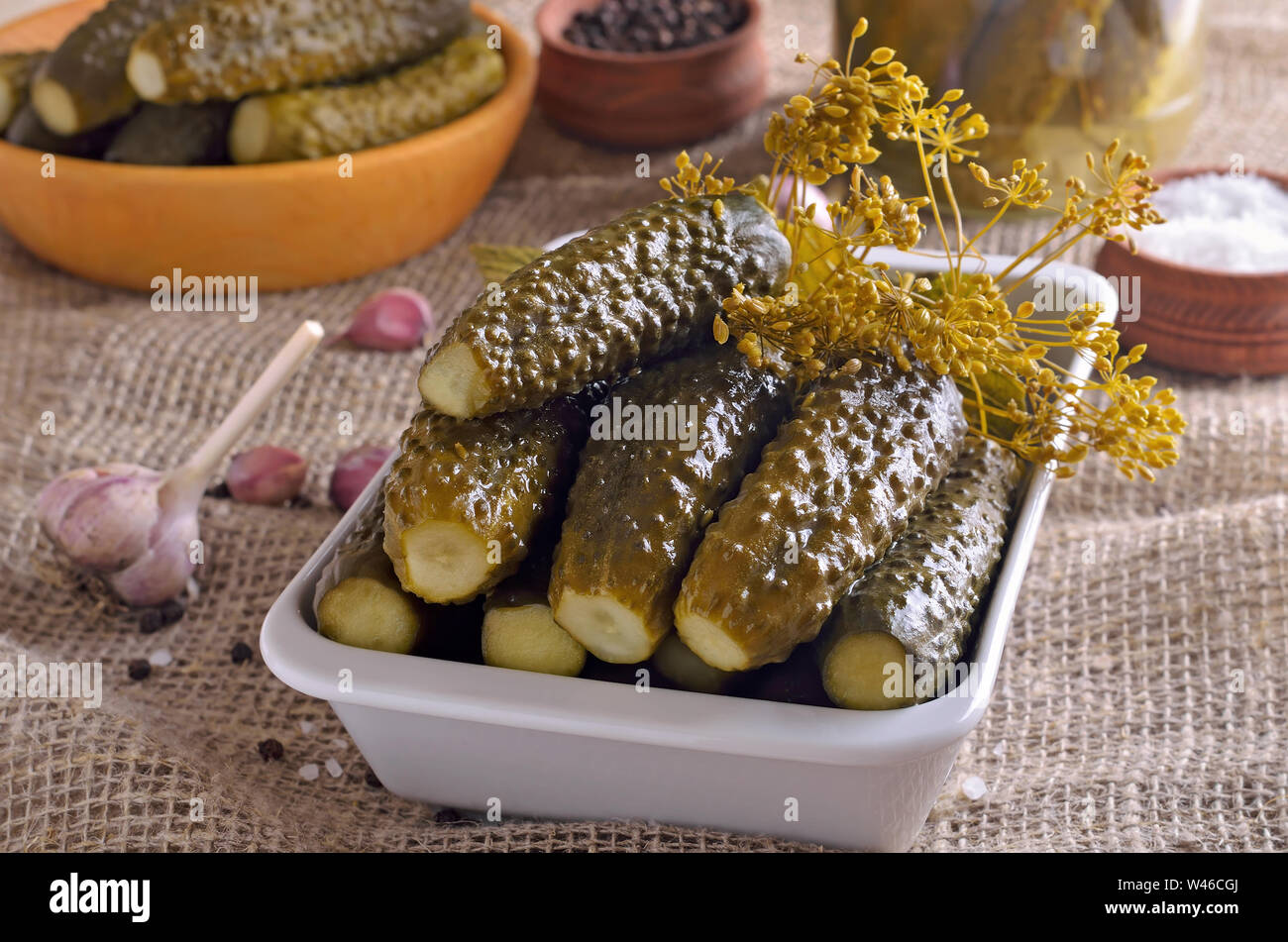 Маринованные соленые огурцы. Огурец на тарелке. Даль роти индийское блюдо. Огурцы маринованные. Kachori закуска качори.