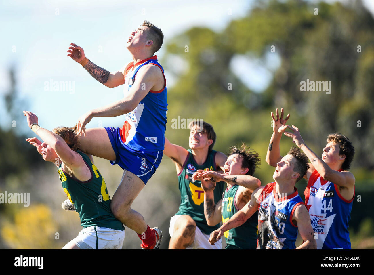 Box Hill City Oval, Melbourne, Australia. 20th July 2019. Australian Rules Football Under 18s Championships, Gippsland Power versus Tasmania Devils; Josh Smith of the Gippsland Power flies for a mark Credit: Action Plus Sports Images/Alamy Live News Stock Photo